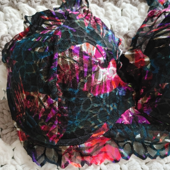 Victoria Secret Halter Top Bra - Picture 2 of 5